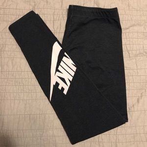 Black Nike leggings